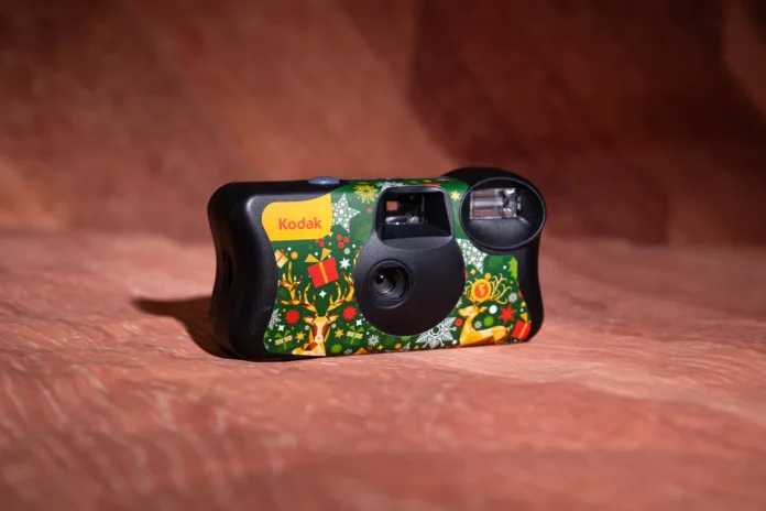 Kodak_FunSaver_-_Disposable_Camera_Christmas_Edition